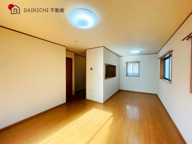 【居間・リビング】 | 行田市持田3丁目　中古戸建
