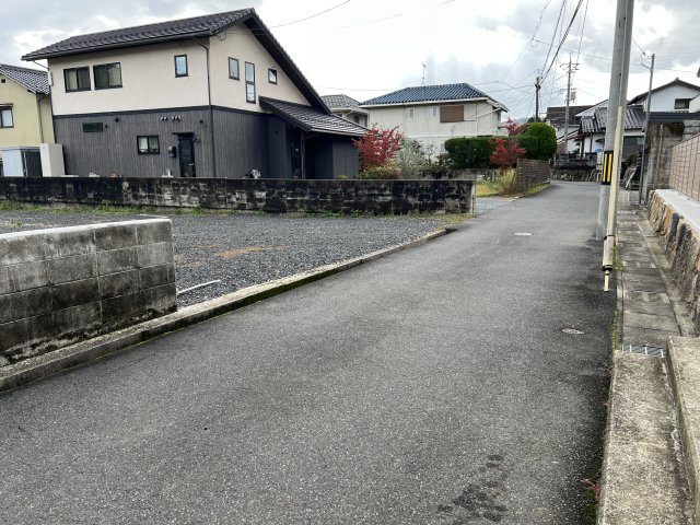 津山市小田中　売土地　75坪の前面道路含む現地写真