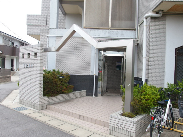 アイリスビルのエントランス