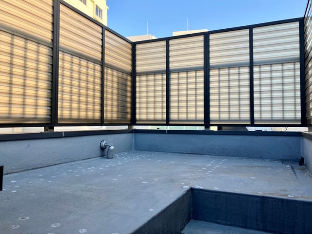 下目黒戸建のバルコニー|開放的で明るい空間を演出してくれるバルコニーです