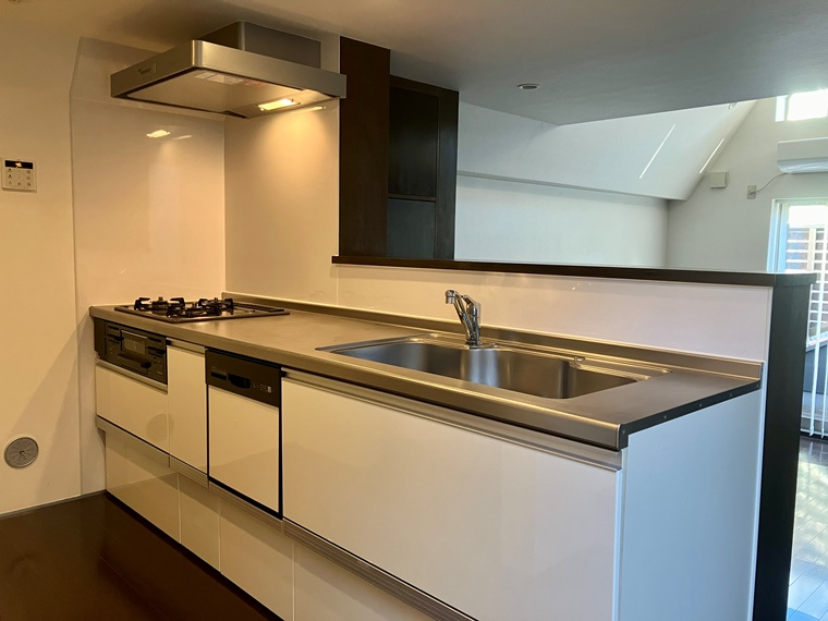 下目黒戸建のキッチン|お料理しやすいキッチンです