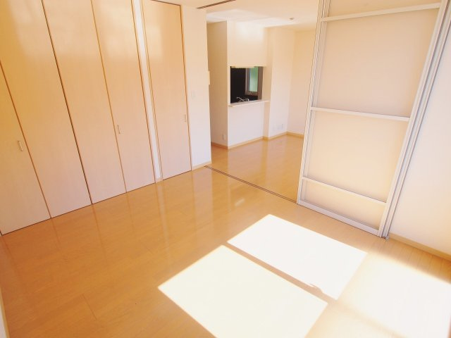 ビューヒルズ若野Bの居間・リビング