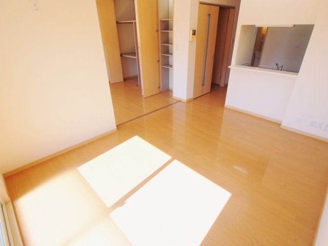 ビューヒルズ若野Bの居間・リビング