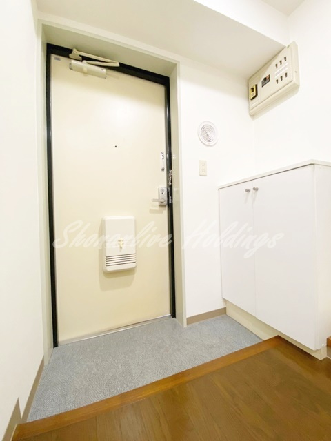 YSビルの玄関|シューズボックス付き！