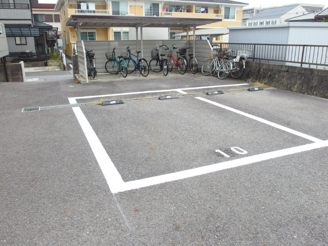 第３三浦ハイツの駐車場