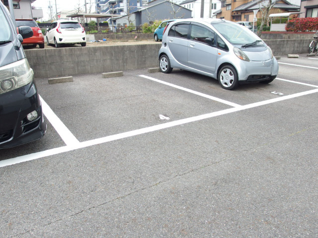 第３三浦ハイツの駐車場