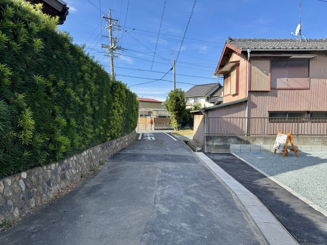 中央区中田島町　第一の前面道路含む現地写真|前面道路を東側から西向きに撮影しました。