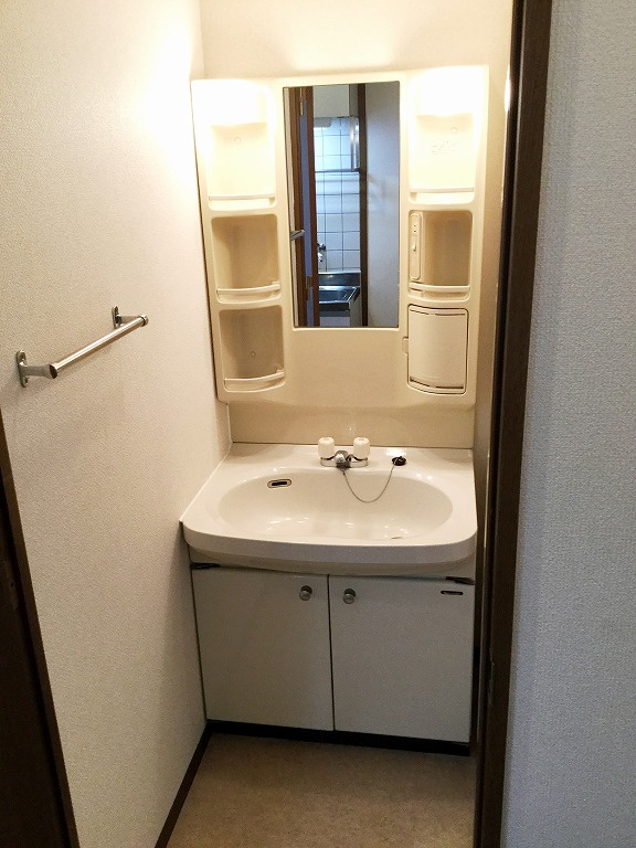 フジパレス下池田パセオの独立洗面台|朝の身支度には欠かせない独立洗面化粧台