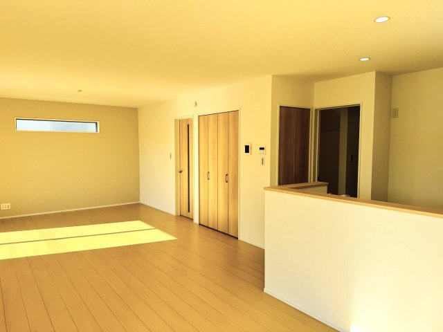八王子市　東浅川町　新築一戸建て　１期の内装|～20.8帖の明るいLDKで、家族団欒の時間をお過ごしいただけます～