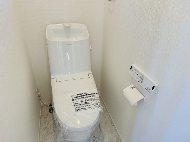 八王子市　東浅川町　新築一戸建て　１期のトイレ|～暖房温水洗浄機能付きトイレ　冬場は特に嬉しい機能ですね～