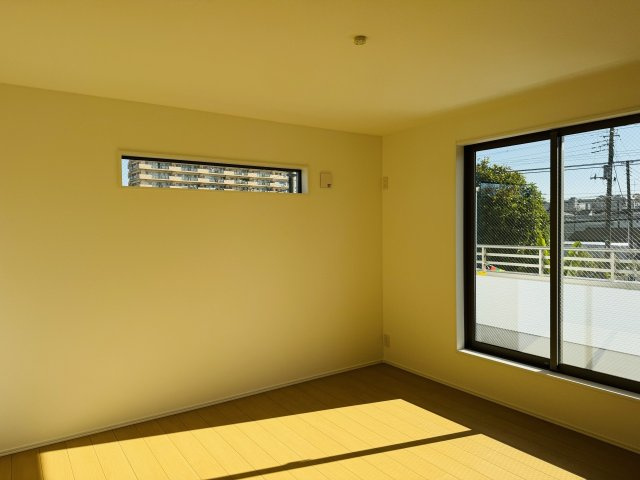 八王子市　東浅川町　新築一戸建て　１期の寝室|～2階8.0帖の主寝室　ベッドなど大型家具のレイアウトもしやすい広さです～