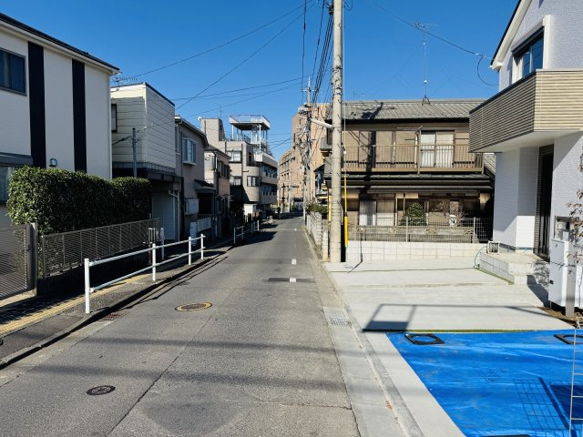 八王子市　東浅川町　新築一戸建て　１期の前面道路含む現地写真|～南西側5.5ｍ道路に面しています～