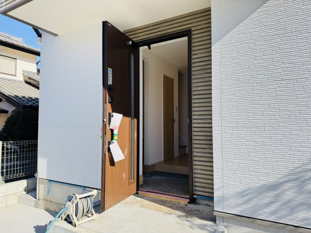 八王子市　東浅川町　新築一戸建て　１期の玄関|～玄関は安心のWロックキーを採用～