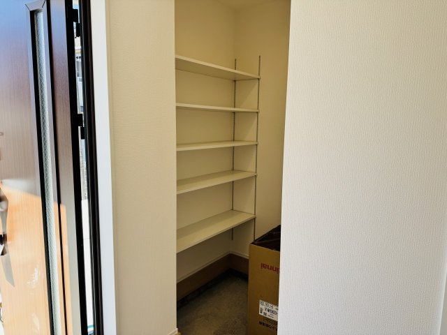 八王子市　東浅川町　新築一戸建て　１期の玄関|～シューズインクローク付き　物が溢れがちな玄関をスッキリとした状態に保てます～