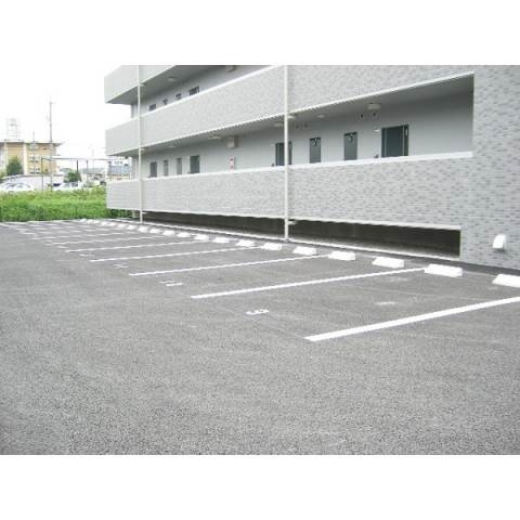 グリーンヴィレッジ上川田Ｂ棟の駐車場