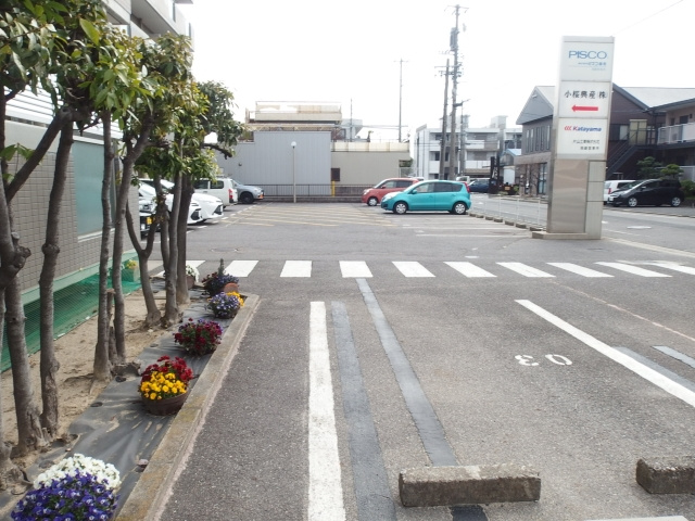 クリエイティブＩＳＫの駐車場