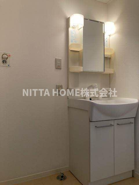 ミルキーウェイⅠ・Ⅱの洗面所|シャワー付きの洗面化粧台もありますよ◇