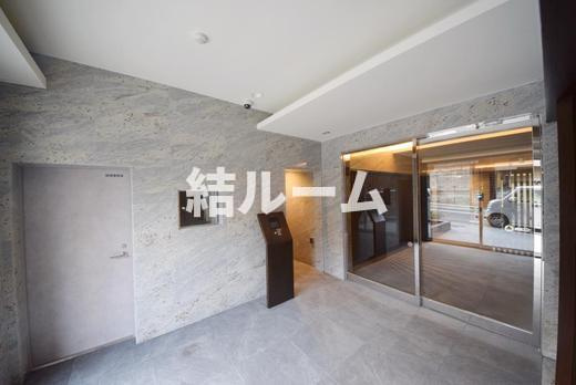 北区王子本町１丁目の賃貸マンションのエントランス