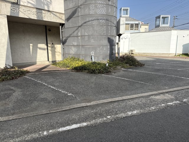 SKハウジングの駐車場