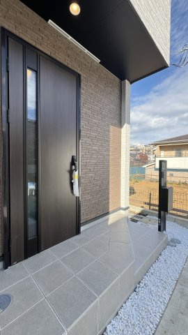 再開発が進行し注目のSA・GI・NU・MA　鷺沼２丁目新築戸建の玄関|ゆったりとした玄関です