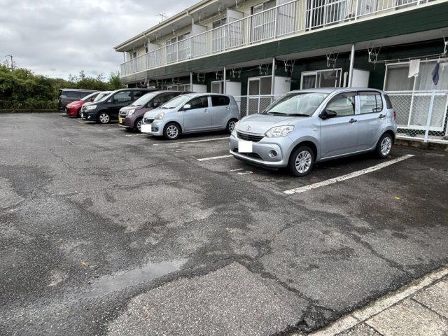 グリーンハイムきたやまの駐車場
