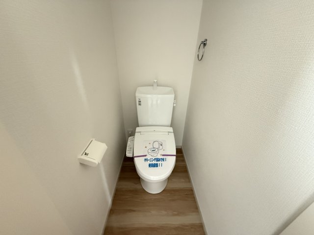 アーバンスタイル前橋市上新田町1期　1号棟のトイレ|2階トイレです。清潔感のある白を基調としています。