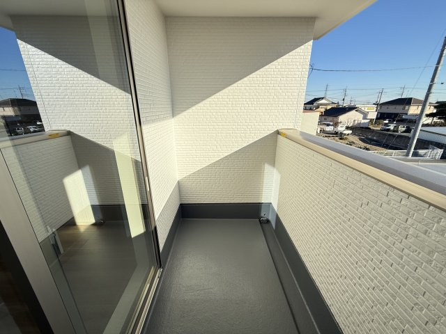 アーバンスタイル前橋市上新田町1期　1号棟のバルコニー|バルコニー2ヶ所付き、セパレートタイプでプライバシーも守れます