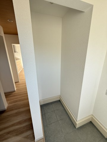 アーバンスタイル前橋市上新田町1期　1号棟の玄関|シューズインクローク完備！ベビーカーも収納できます！