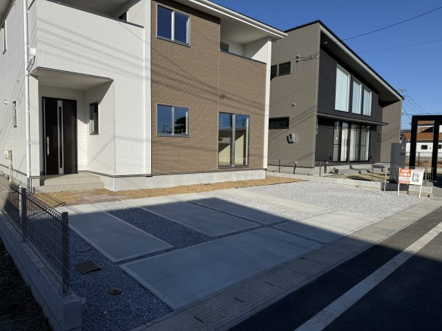 アーバンスタイル前橋市上新田町1期　1号棟の駐車場|駐車場もキレイに整備されています。並列3台以上駐車可能です！