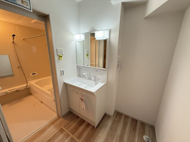 アーバンスタイル前橋市上新田町1期　1号棟のトイレ|1階トイレです。清潔感のある白を基調としています。
温水洗浄・便座暖房機能の付いた快適なトイレです☆