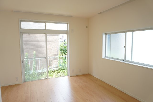 越谷市大字弥十郎 中古戸建の洋室|1階 9.5帖
