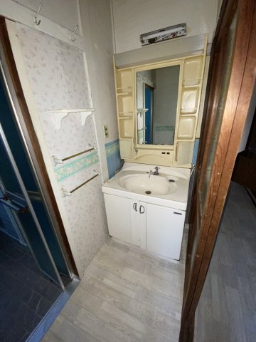三の宮2丁目　中古住宅の独立洗面台