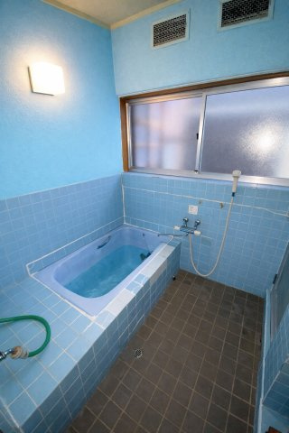 三の宮2丁目　中古住宅の浴室