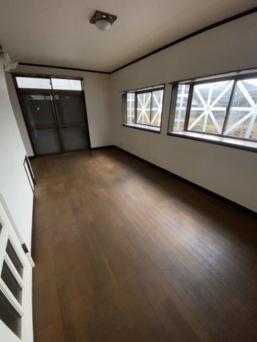 三の宮2丁目　中古住宅の洋室|離れ1階