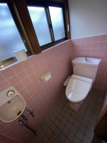 三の宮2丁目　中古住宅のトイレ