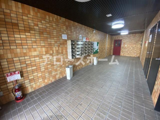 【ロビー】 | ※室内写真は同一マンション2LDKにつきイメージです。