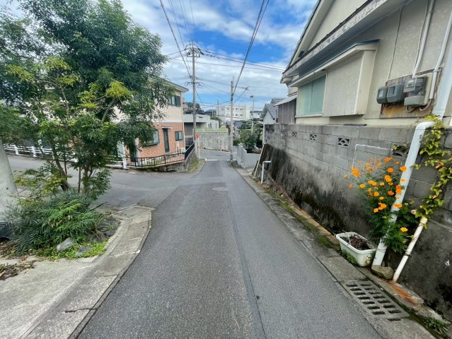 西坂元町　売地の前面道路含む現地写真