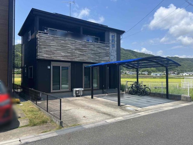 香南市野市町新宮　中古戸建ての駐車場