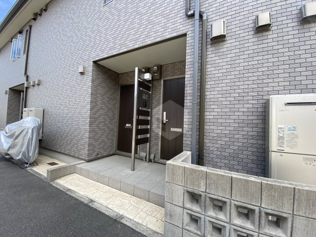 プレセアコート花園 C棟のエントランス