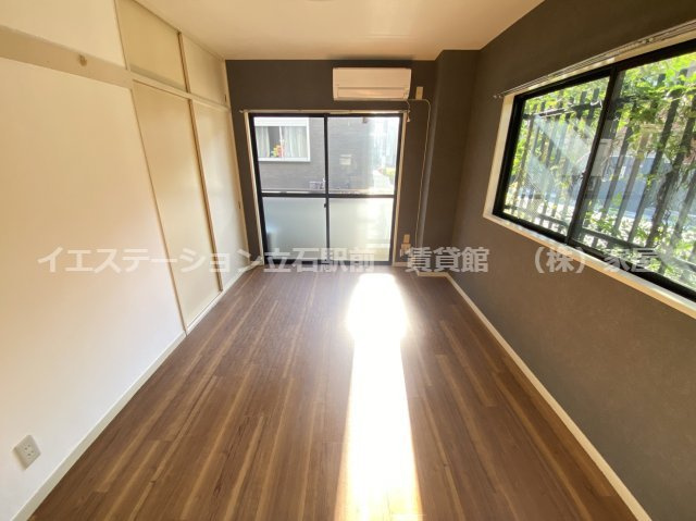 Y’ｓマンションの洋室