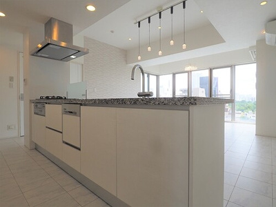 【設備】 | オープンレジデンシア南青山ウエストテラス | ビルトイン3口ガスコンロ・グリル、食洗器、浄水器設備