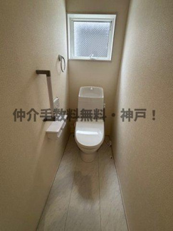 【トイレ】 | 神戸市垂水区千鳥が丘2丁目　新築戸建1号棟　仲介手数料無料！ | シンプルで使いやすいトイレです