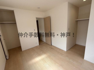 【洋室】 | 神戸市垂水区千鳥が丘2丁目　新築戸建1号棟　仲介手数料無料！ | 広々とした洋室です
