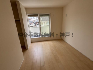 【洋室】 | 神戸市垂水区千鳥が丘2丁目　新築戸建1号棟　仲介手数料無料！ | 落ち着いた色調の洋室です