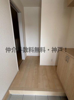 【玄関】 | 神戸市垂水区千鳥が丘2丁目　新築戸建1号棟　仲介手数料無料！ | きれいな玄関です