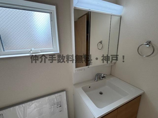 【独立洗面台】 | 神戸市垂水区千鳥が丘2丁目　新築戸建1号棟　仲介手数料無料！ | 朝の支度にも助かる、独立の洗髪洗面化粧台