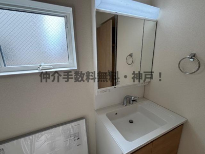 【独立洗面台】 | 神戸市垂水区千鳥が丘2丁目　新築戸建1号棟　仲介手数料無料！ | 朝の支度にも助かる、独立の洗髪洗面化粧台