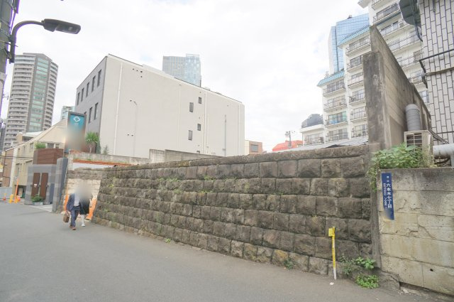 六本木７　土地の外観|☆約113坪の整形地、現況更地
☆六本木駅徒歩3分、3路線利用でき至便の六本木アドレス
