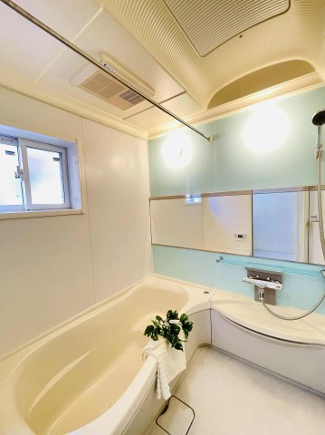 あきる野市草花　太陽光・オール電化付中古戸建の浴室|浴室もブルーで爽やかな印象！ゆったりくつろげます☆