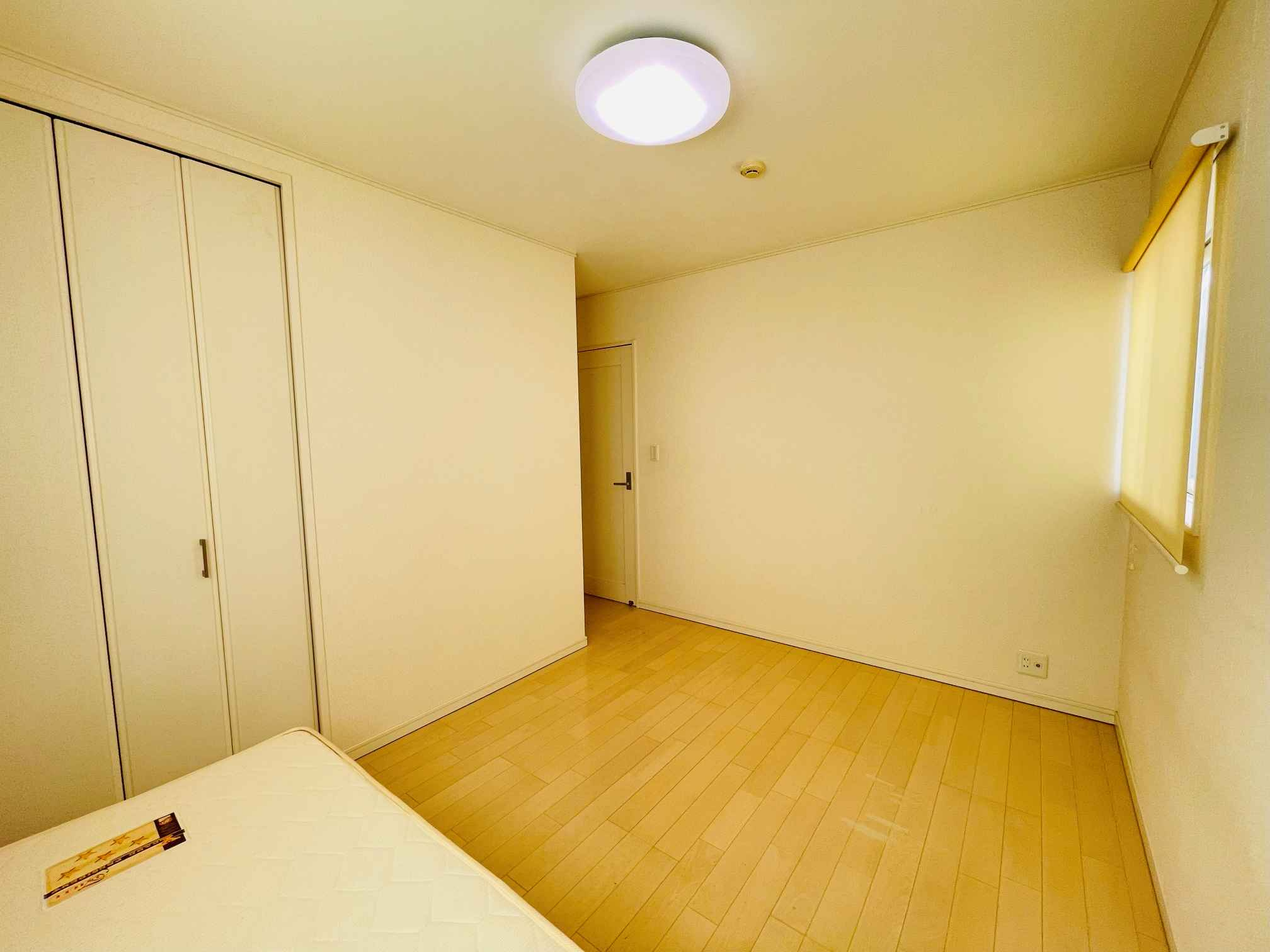 あきる野市草花　太陽光・オール電化付中古戸建の洋室